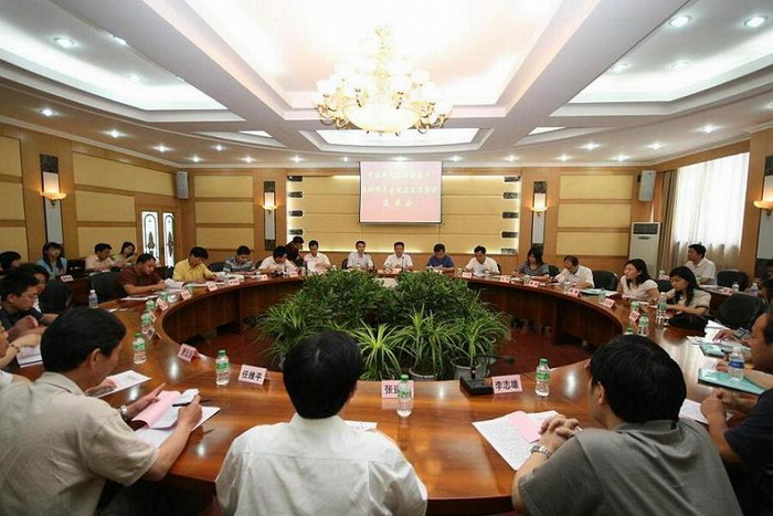 中央及市級(jí)新聞單位蒞梁專題采訪鄧平壽同志先進(jìn)事跡