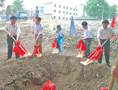 梁平文化鎮(zhèn)小學(xué)昨日建新校 可抗六級地震
