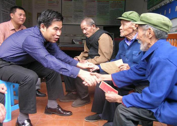 縣委書記李志雄到虎城鎮(zhèn)開展走訪慰問活動