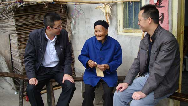 屏錦鎮(zhèn)：開展重陽節(jié)慰問活動