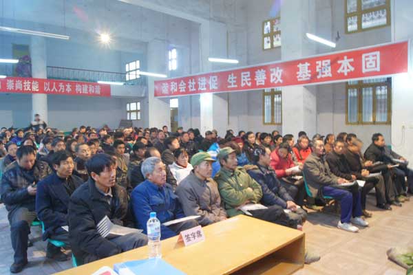 縣建委在柏家鎮(zhèn)舉辦建筑農(nóng)民工技能培訓班