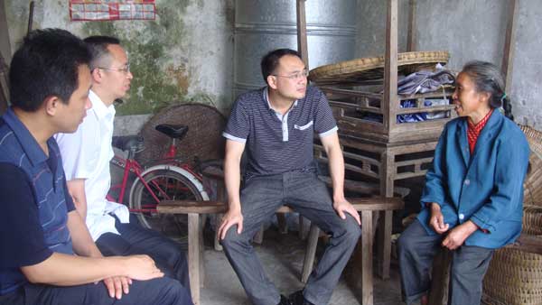 屏錦鎮(zhèn)認真落實對困難群眾的幫扶工作