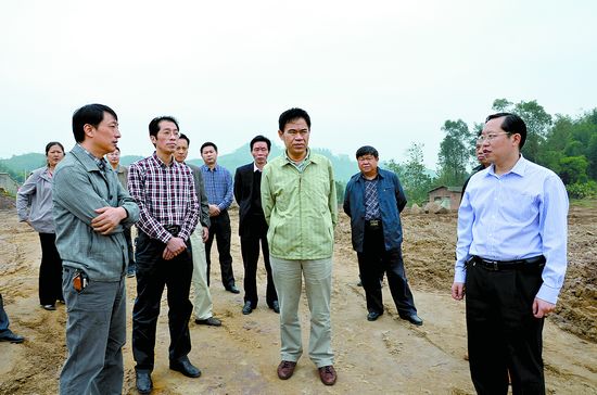 李志雄到云龍鎮(zhèn)調研推進“三化”工作