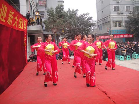 屏錦鎮(zhèn)：廣場擺起“百桌宴” 歡歌笑語迎新春