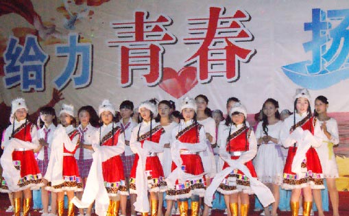 蔭平鎮(zhèn)中舉行慶祝建團91周年文藝匯演