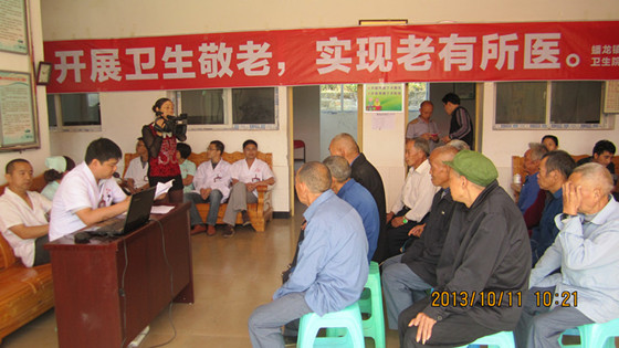蟠龍鎮(zhèn)衛(wèi)生院開(kāi)展衛(wèi)生敬老，實(shí)現(xiàn)老有所醫(yī)