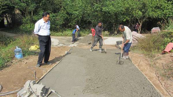 袁驛鎮(zhèn)：村民自籌資修公路，助推效益農(nóng)業(yè)發(fā)展