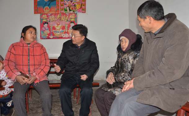 蔣宜茂到金帶鎮(zhèn)慰問困難群眾時要求:時刻把群眾安危冷暖放在心上