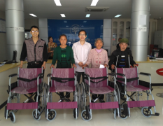 福祿鎮(zhèn)為貧困殘疾人免費贈送輪椅
