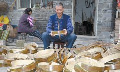 聚奎鎮(zhèn)：村民賀順富制作竹蒸籠 月收入可達(dá)1萬多元