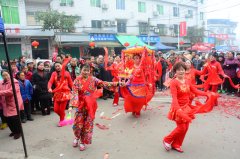 梁平：仁賢鎮(zhèn)劃彩龍船歡天喜地過(guò)新年